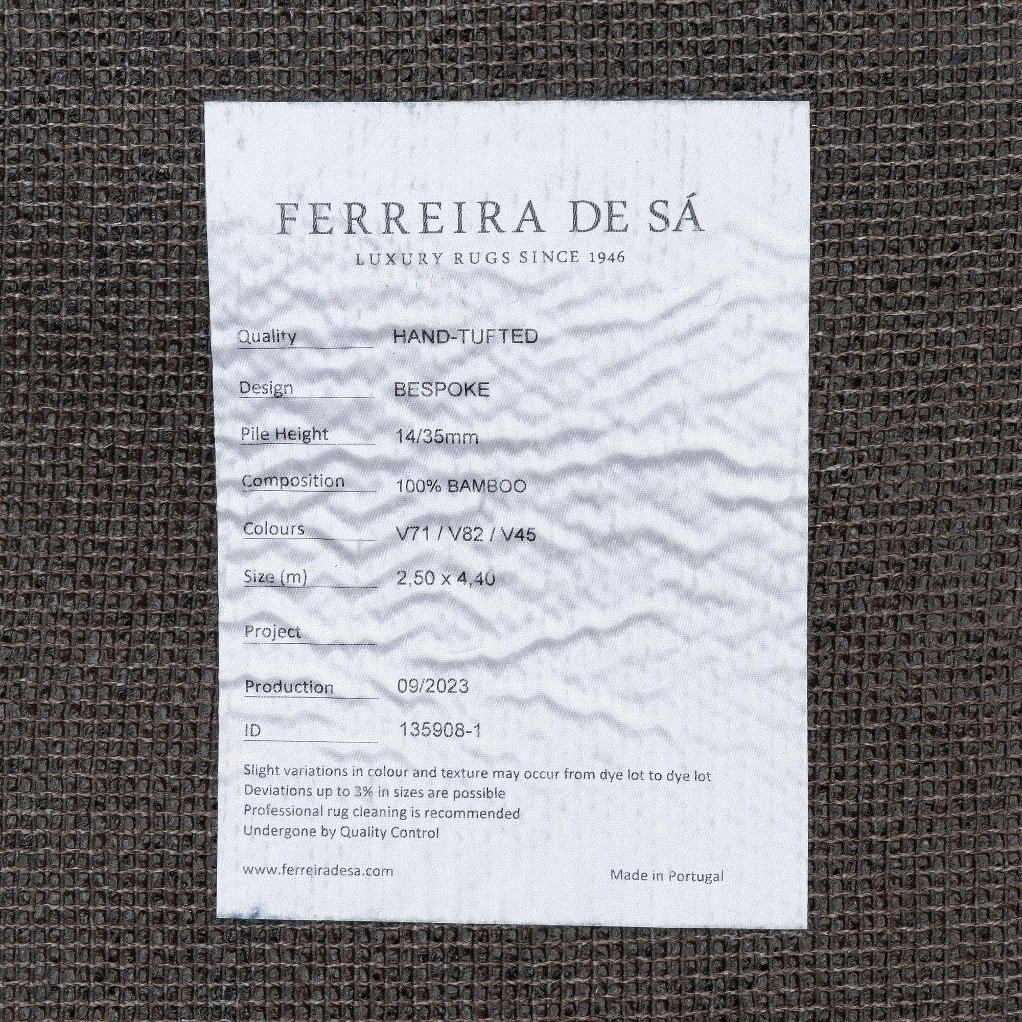 Diana Orving, matta "Disapperance I", handtuftad, ca 404 x 250 cm, Ferreira de Sá, Portugal.