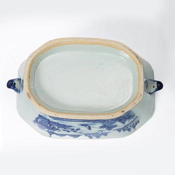 Terrin med lock och fat, kompaniporslin, Qingdynastin, 1800-tal.