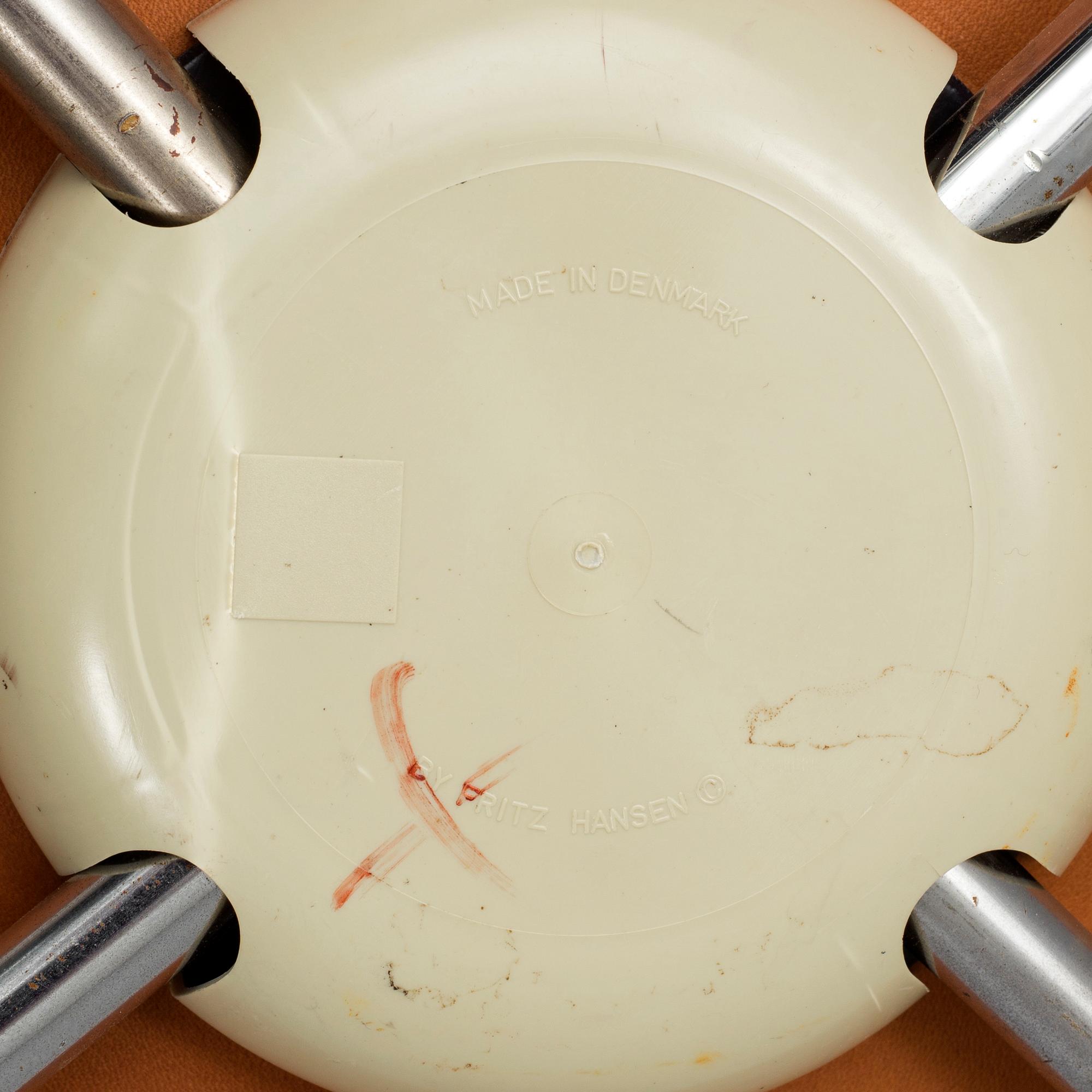 ARNE JACOBSEN, 6 stolar, "Sjuan", Fritz Hansen.