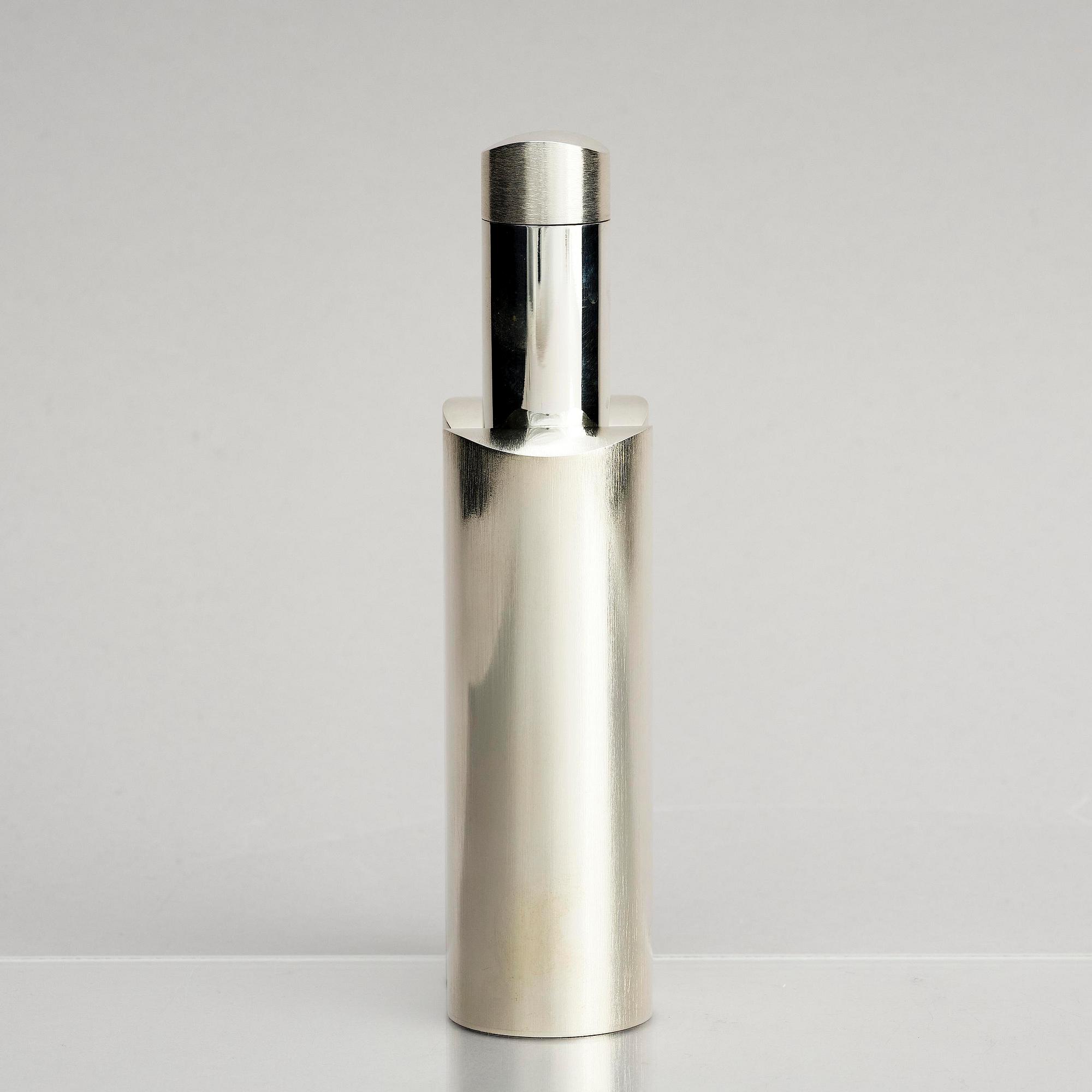 a sterling silver bottle with lid, Stockholm 2003.