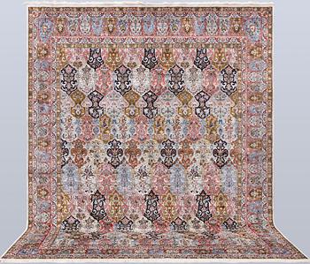 Matta, silke, Kashmir, ca 357 x 274 cm.