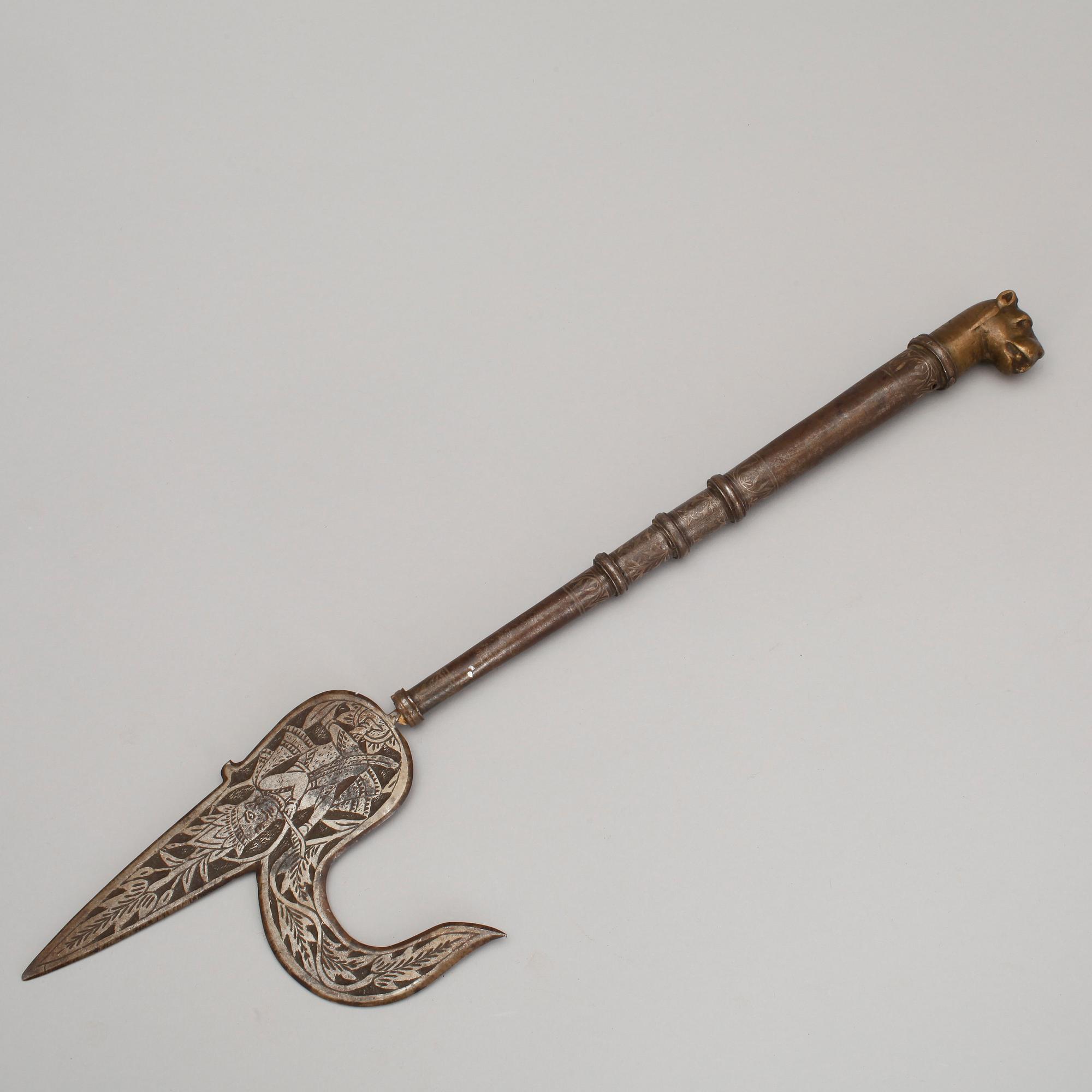 KUKRI samt YXA, indopersiska, stål, 1900-talets första hälft.