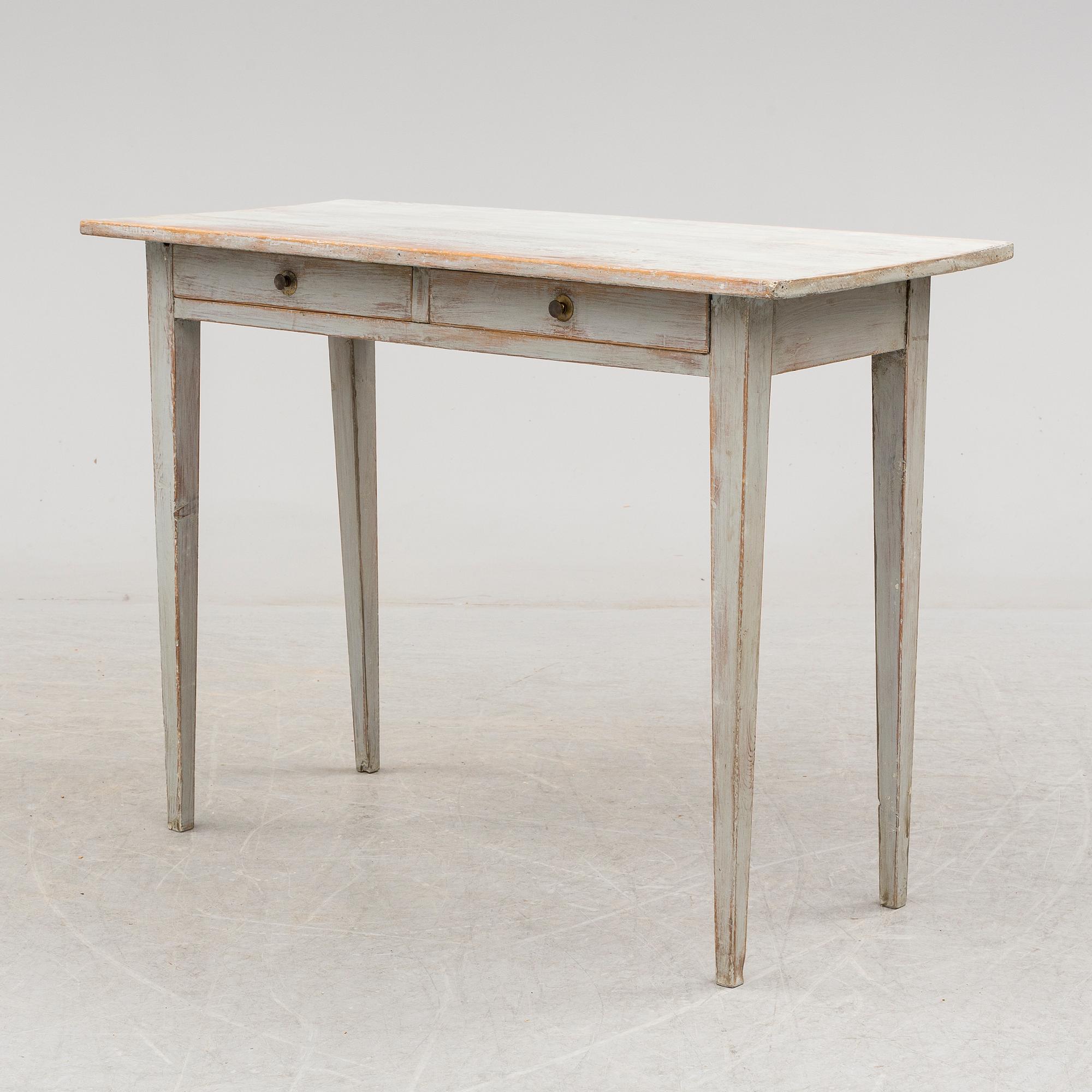 A first half of the 19th century table.