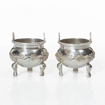 Saltkar ett par, silver, Kina, 1900-tal.