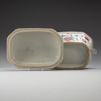 A famille rose tureen with cover and stand. Qing dynasty, Qianlong (1736-95).