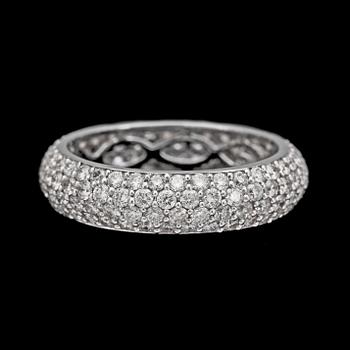 706. RING, 144 briljantslipade diamanter, tot. 2.15 ct.