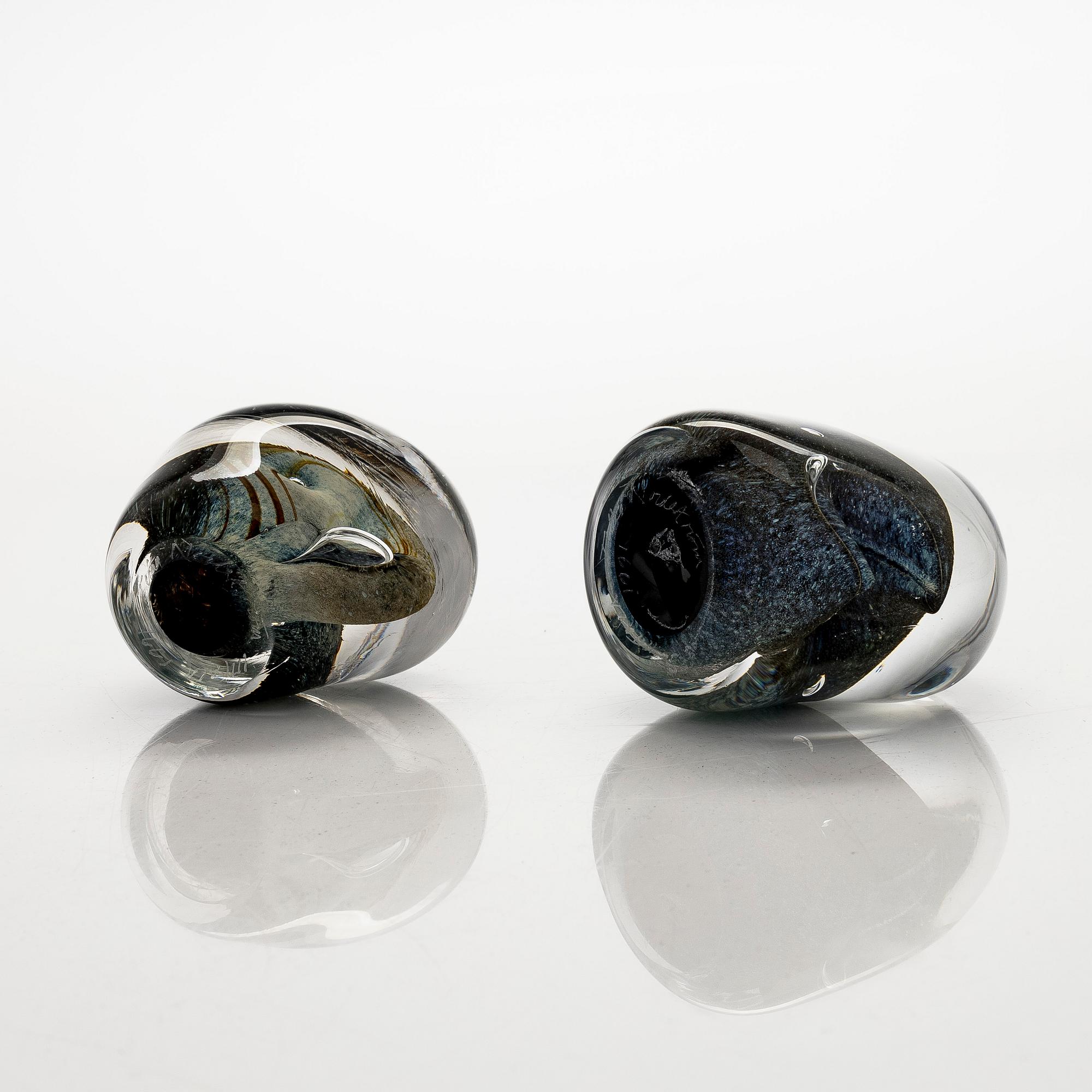 Tiina Nordström, konstglas, 2 st, signerade Tiina Nordström, Iittala 1991.