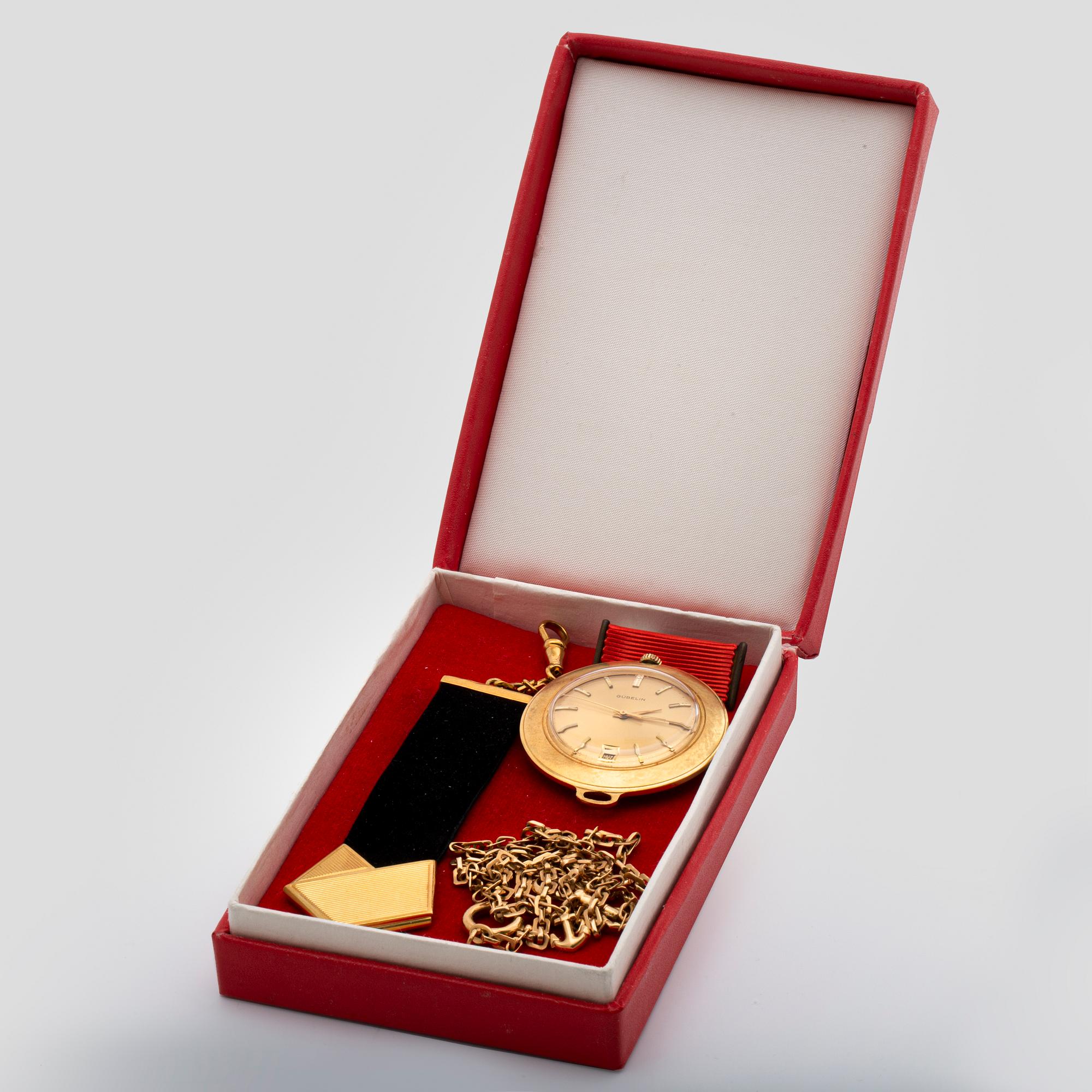 A Gübelin 18K gold pocket watch with chain and chatelaine, 40 mm.