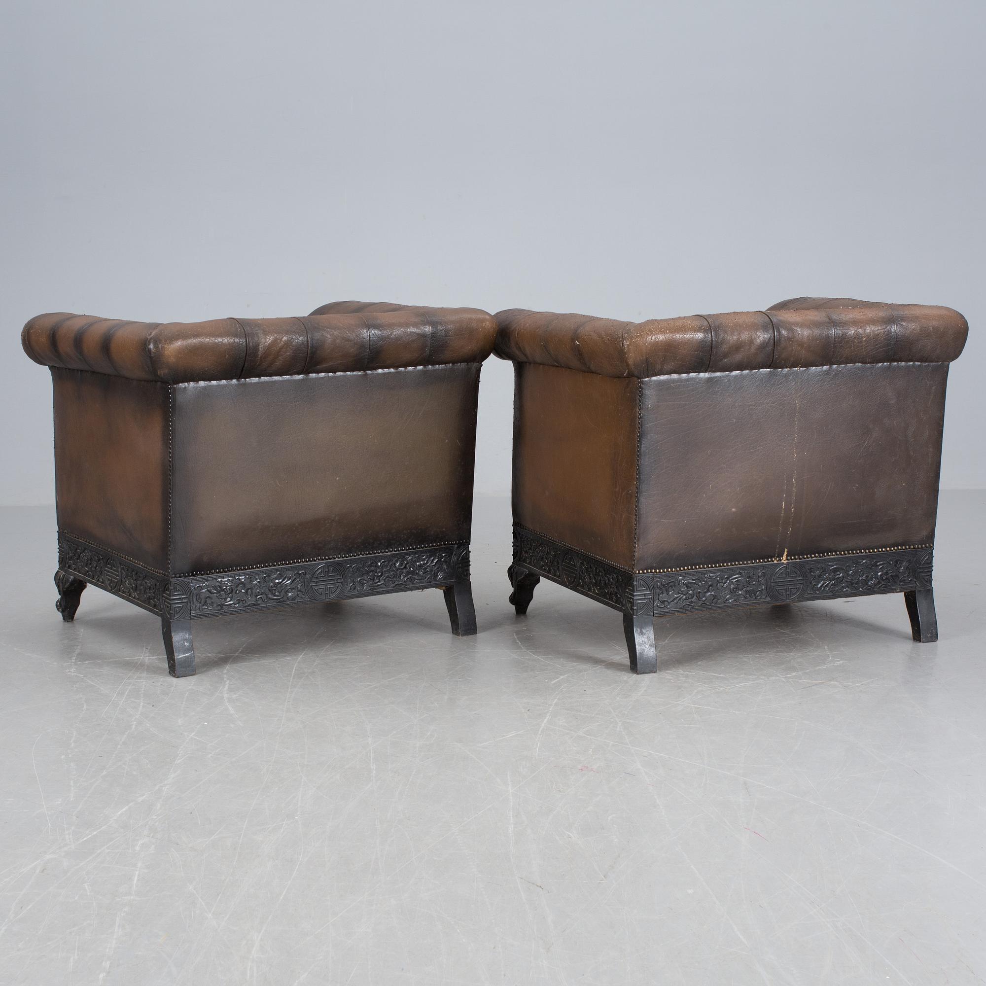 CLUBFÅTÖLJER, ett par, 1900-talets början.