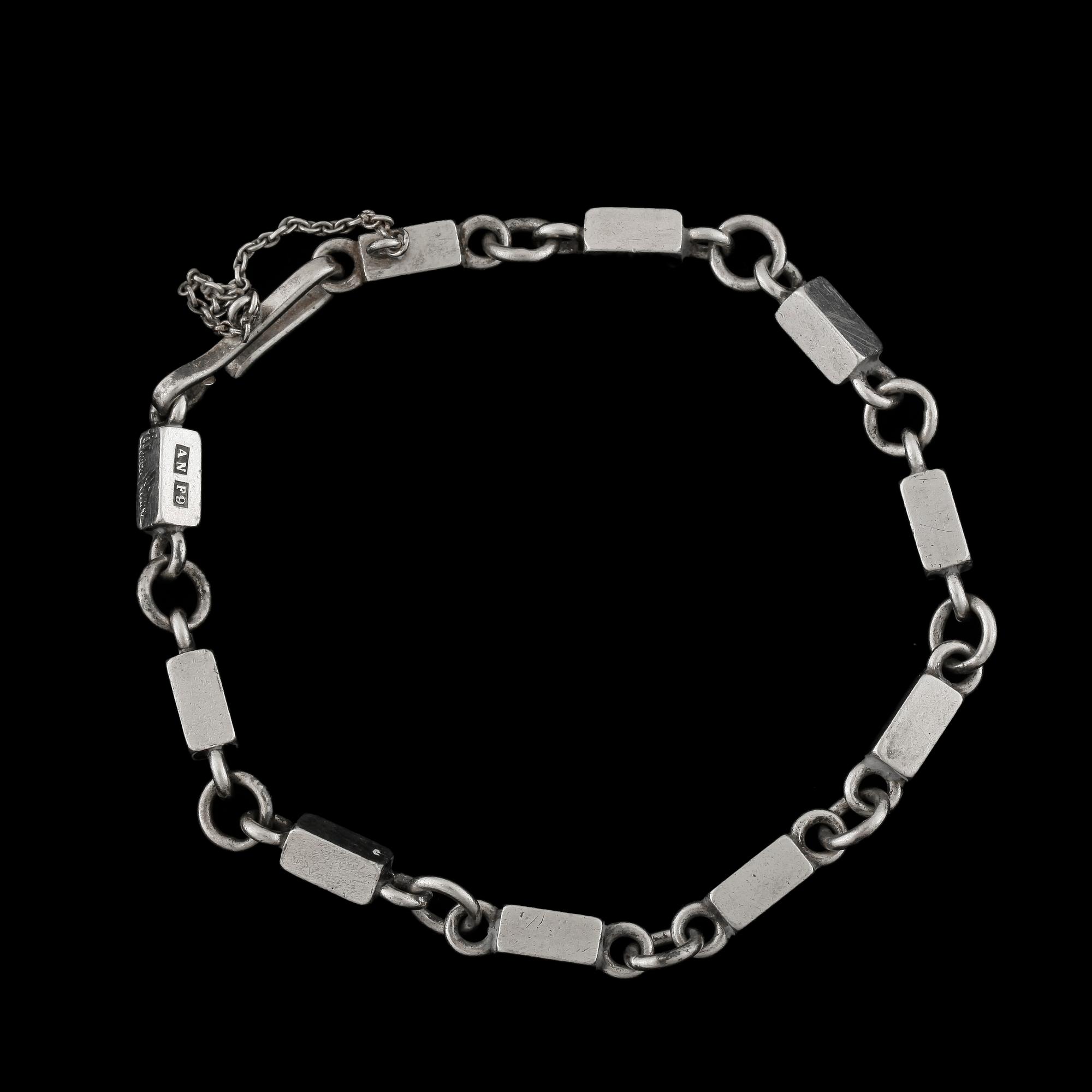 ARMBAND, silver, Wiwen Nilsson, Lund, 1956. Vikt 19g.