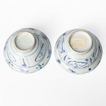 A group of four blue and white bowls, 17/18th century.