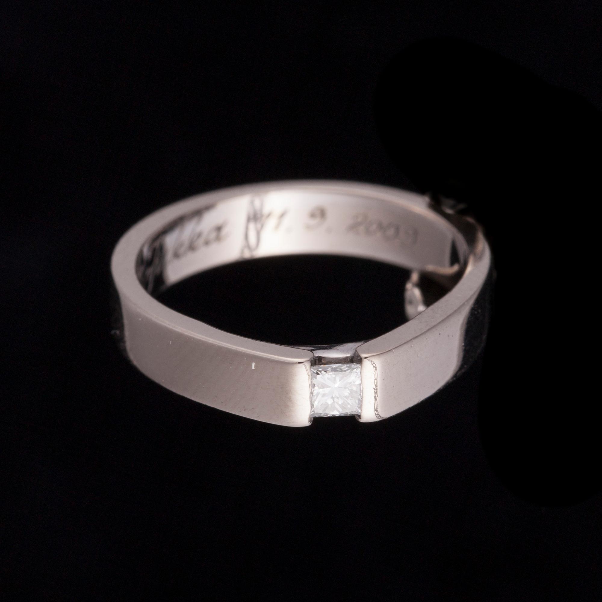 RING, 14K vitguld, diamant. Matti Suninen. Vikt ca 3,7 g.
