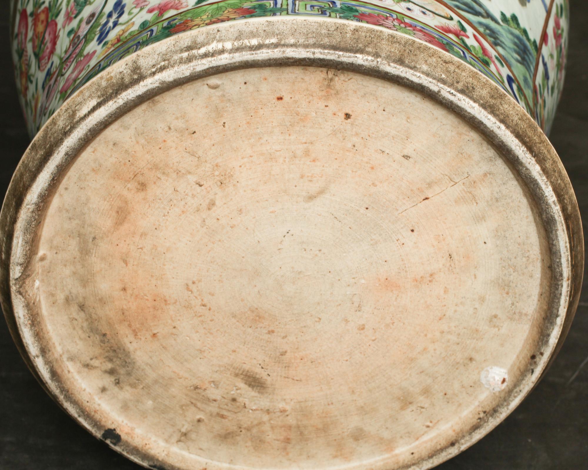 GOLVURNA, porslin, Kina, 1800-tal.