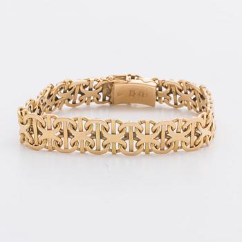 An 18 Carat gold bracelet weight ca 33,4 gr.