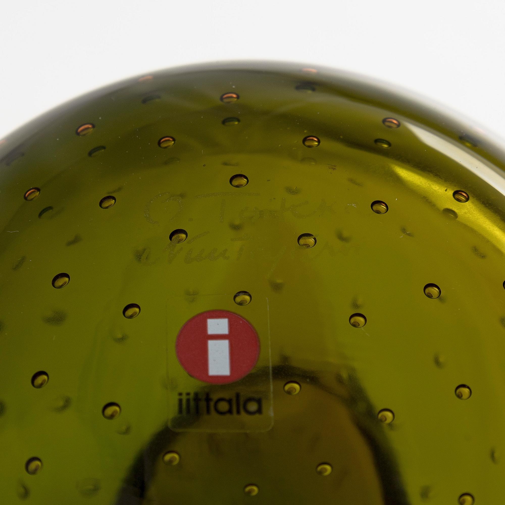 Oiva Toikka, a 'Grass eider' glass bird, signed O. Toikka Nuutajärvi.