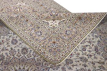 A Kashan carpet, c. 345 x 243 cm.