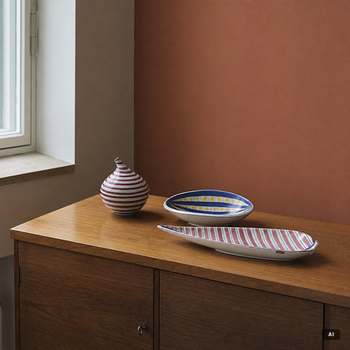Stig Lindberg, A bowl with lid and dishes, 2 pcs, faience, Gustavsberg studio.