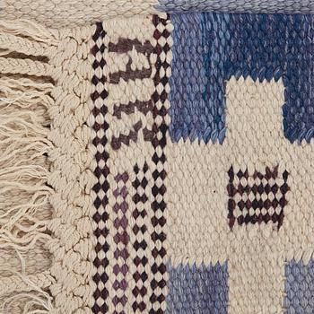 Marianne Richter, MATTO, "Blåtaggen", flat weave, ca 159,5 x 99-103,5 cm, signed AB MMF MR.