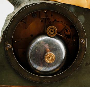 BORDSPENDYL, Petel & Cie, Paris, Frankrike, 1800-talets första hälft.