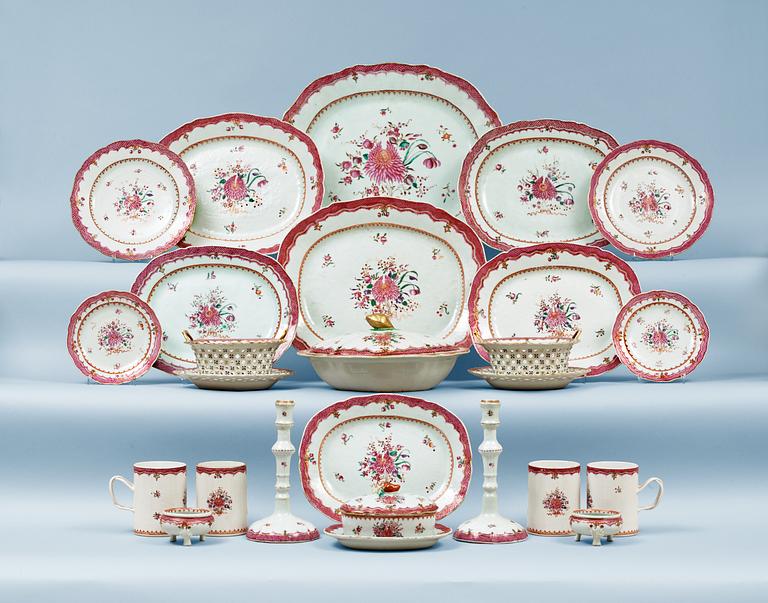SERVIS, 56 delar, kompaniporslin. Qing dynastin, Qianlong (1736-95).