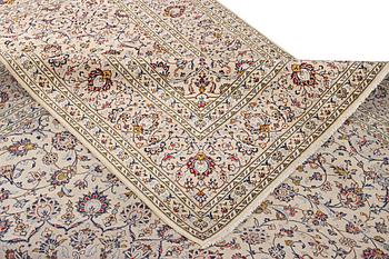 A Keshan carpet, c. 342 x 240 cm.
