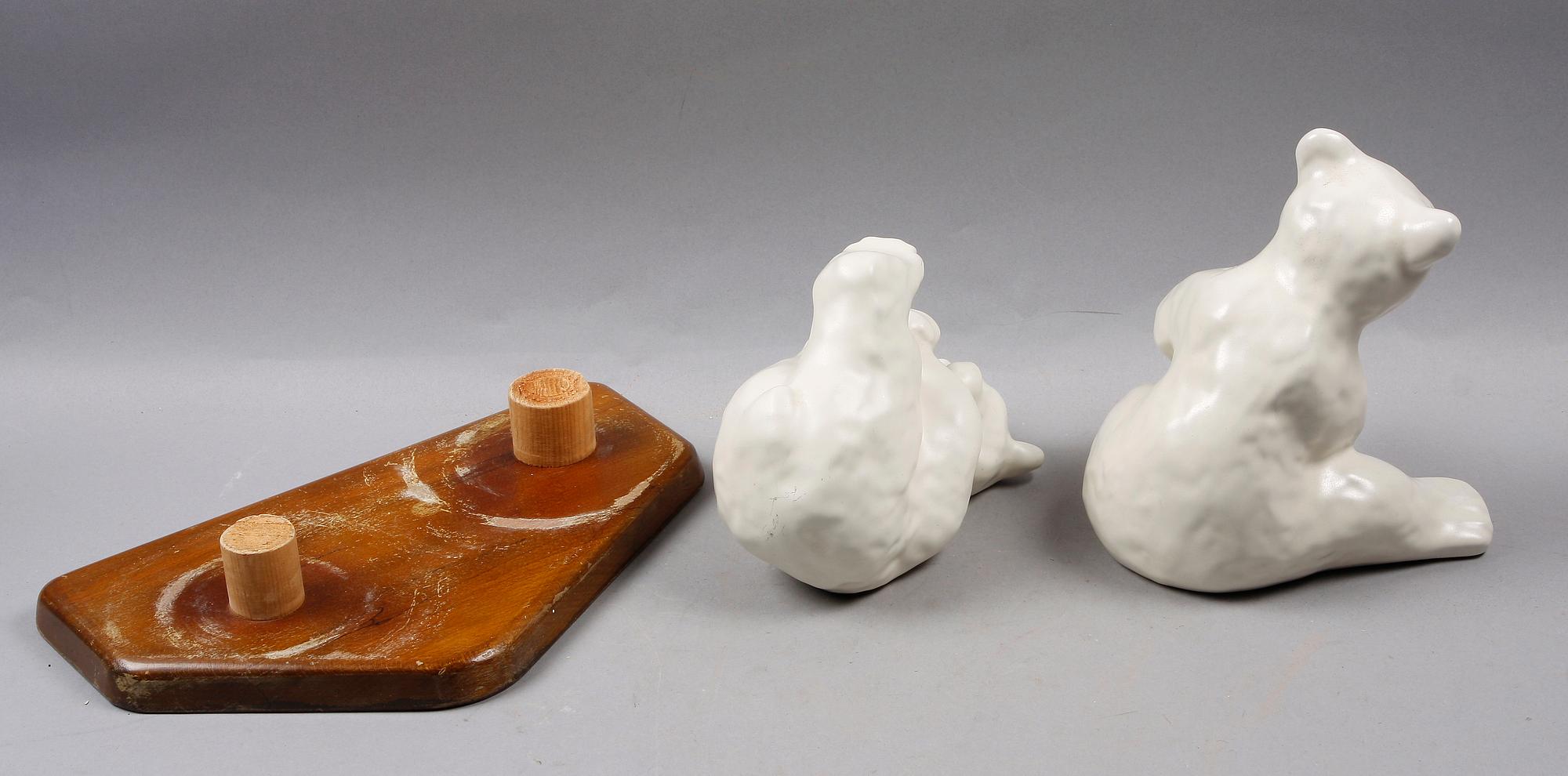 FIGURINGRUPP, 2 delar, lergods, troligen Uppsala Ekeby 1900-talets mitt.