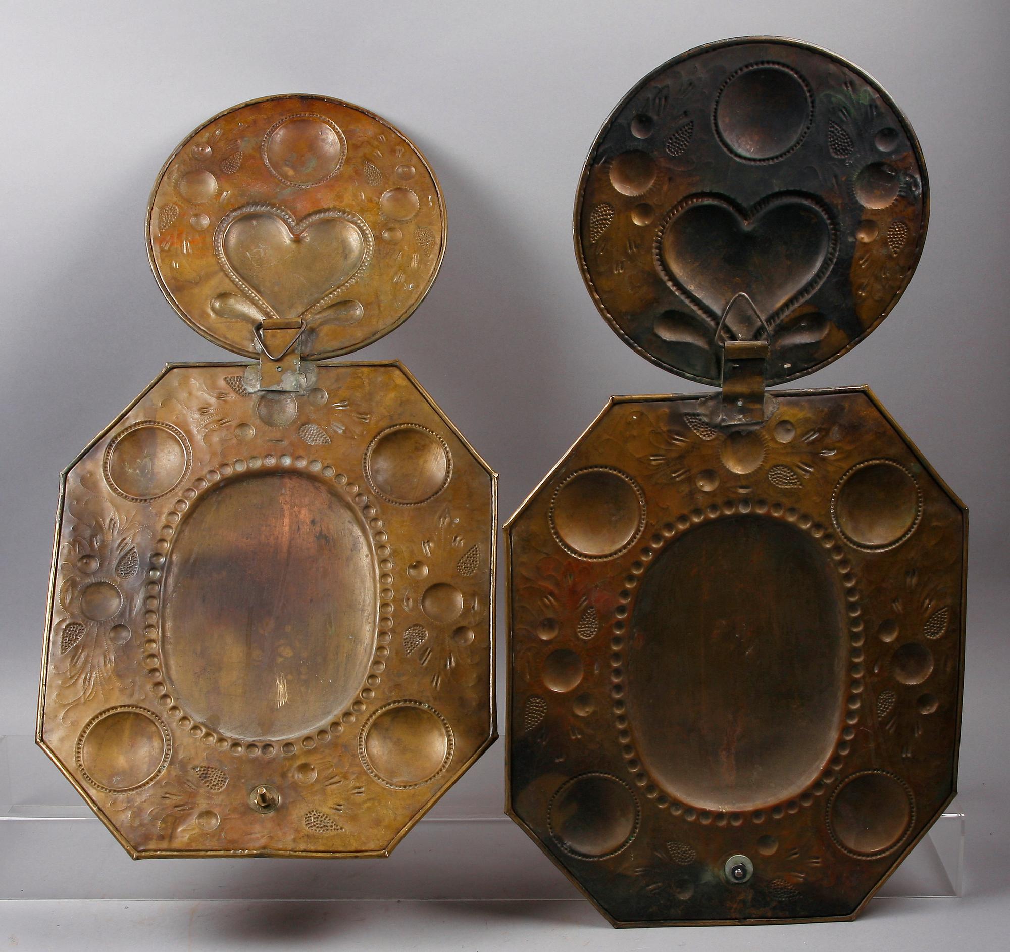 LJUSPLÅTAR, ett par, mässing, barockstil.