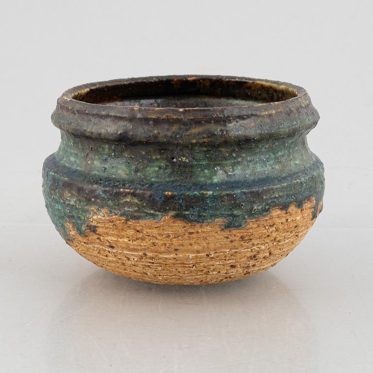 Auli Heinonen, a chamotte stoneware bowl, Arabia, Finland 1960s.