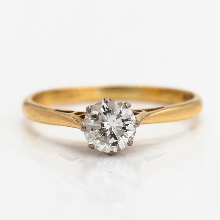 Ring, solitär, 18K guld, briljantslipad diamant ca 0.60 ct, London 1978.