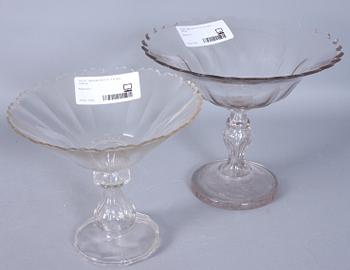 SKÅLAR PÅ FOT, 3 st, glas, 1900-tal.