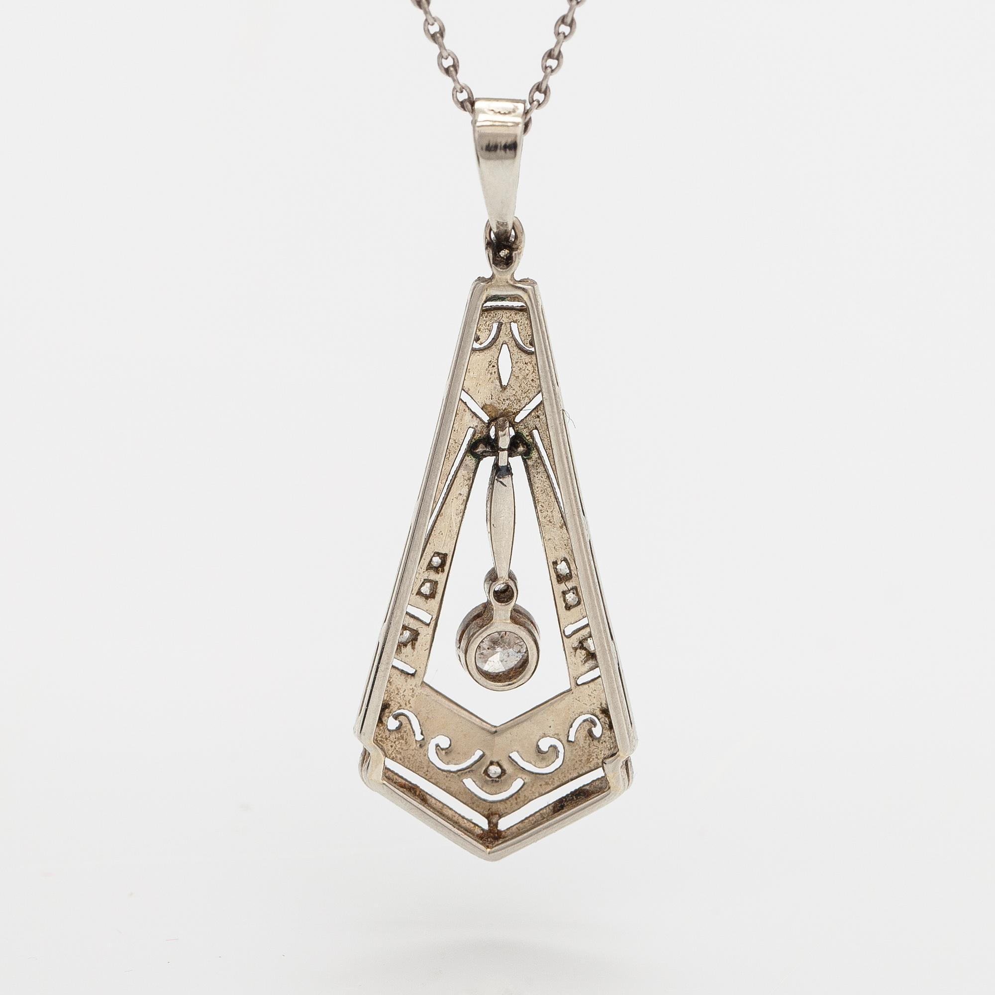 A platinum and silver platinum necklace with a brilliant cut diamond ca. 0.10 ct and rose-cut diamonds.