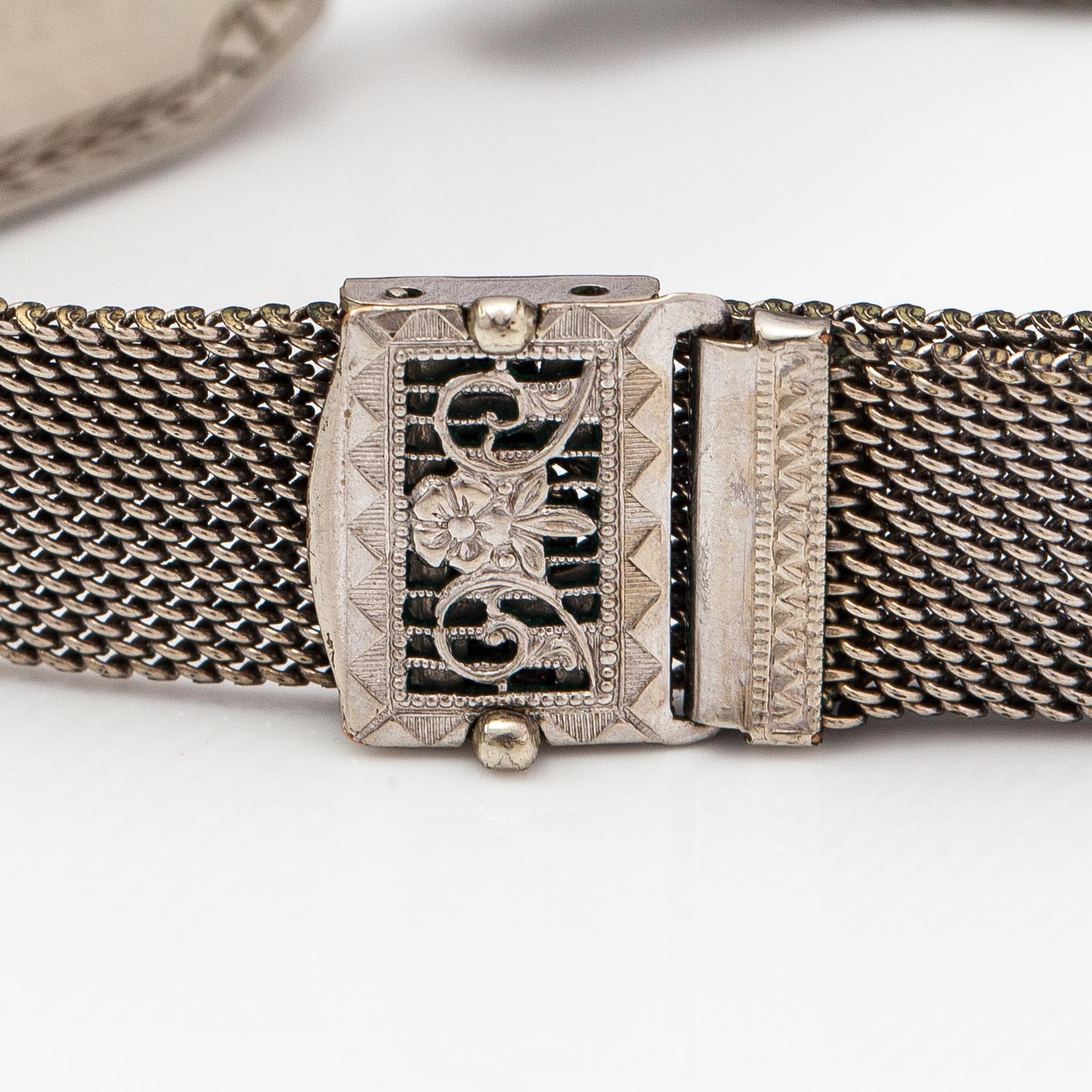 Wrist watcj 17 x 26 mm.