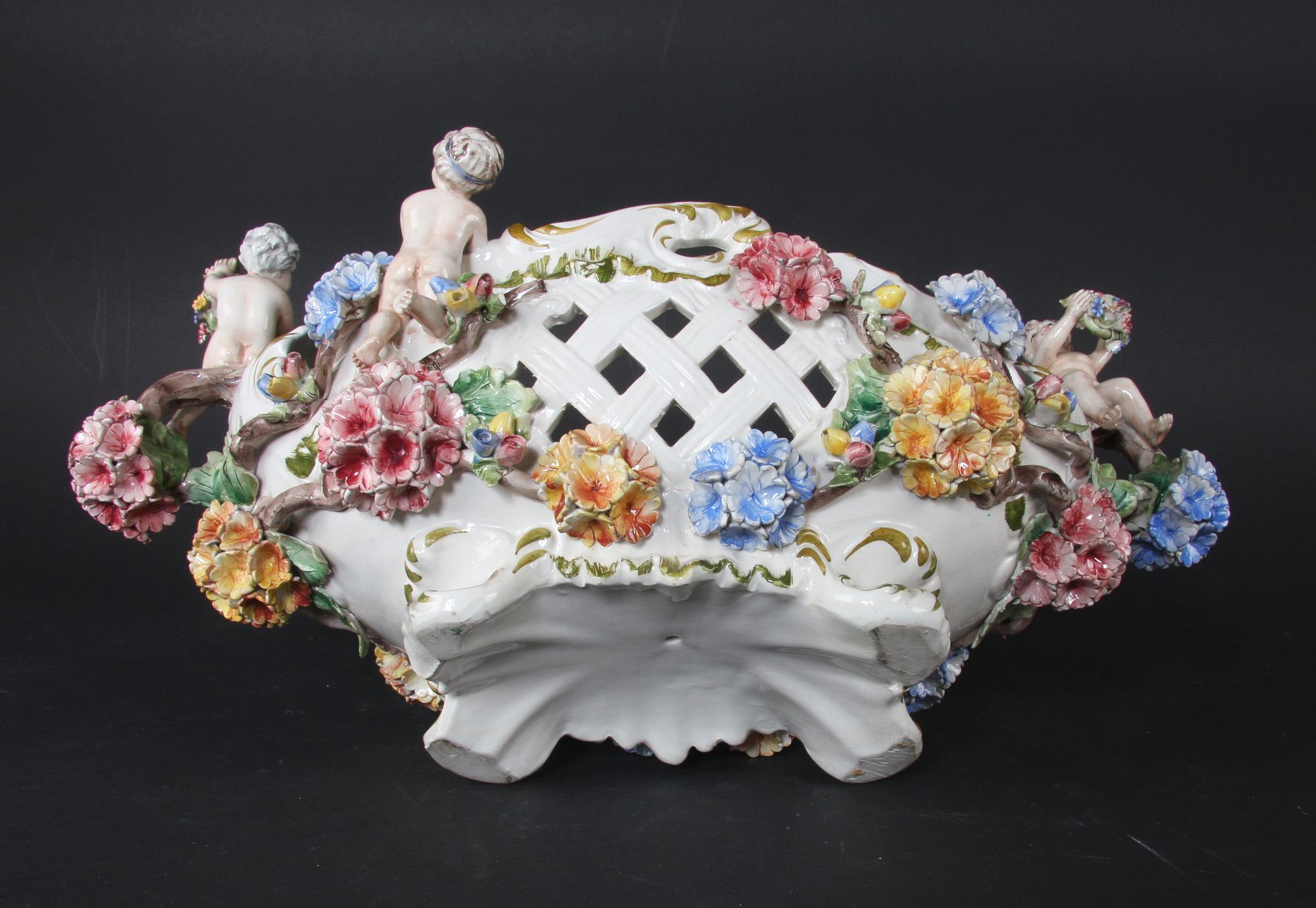 JARDINIERE, flintgods, rokokostil.
Proveniens: Git Gay.