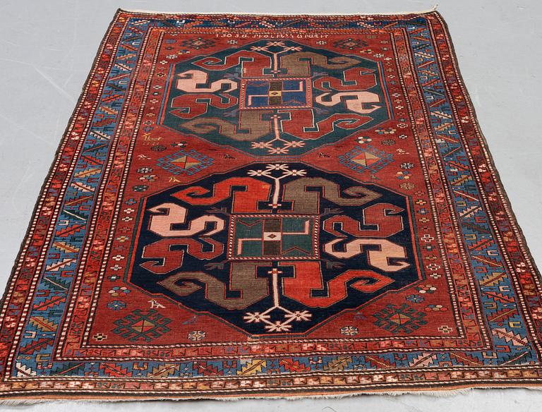 Matta, antik s.k. "Cloud band Kazak", ca 230 x 144 cm.