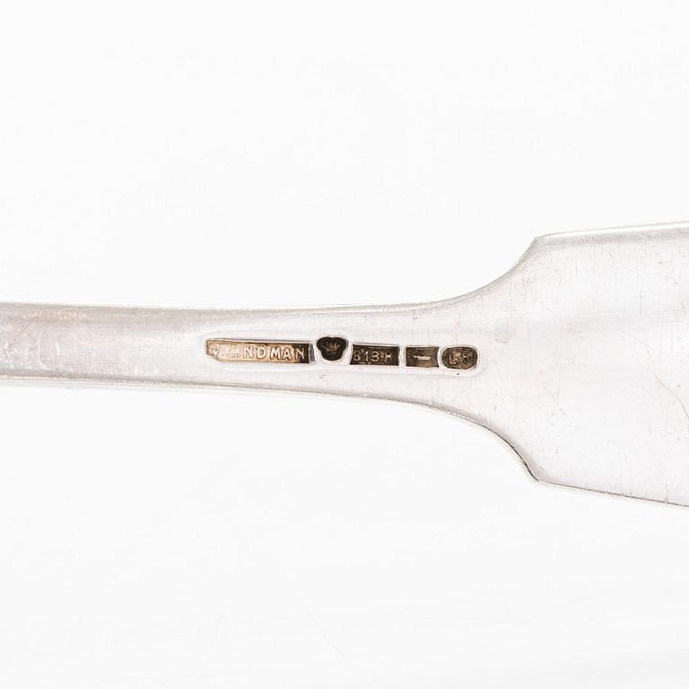 A canteen box of 253 pieces silver cutlery by Viktor Lindman, Helsinki 1916.