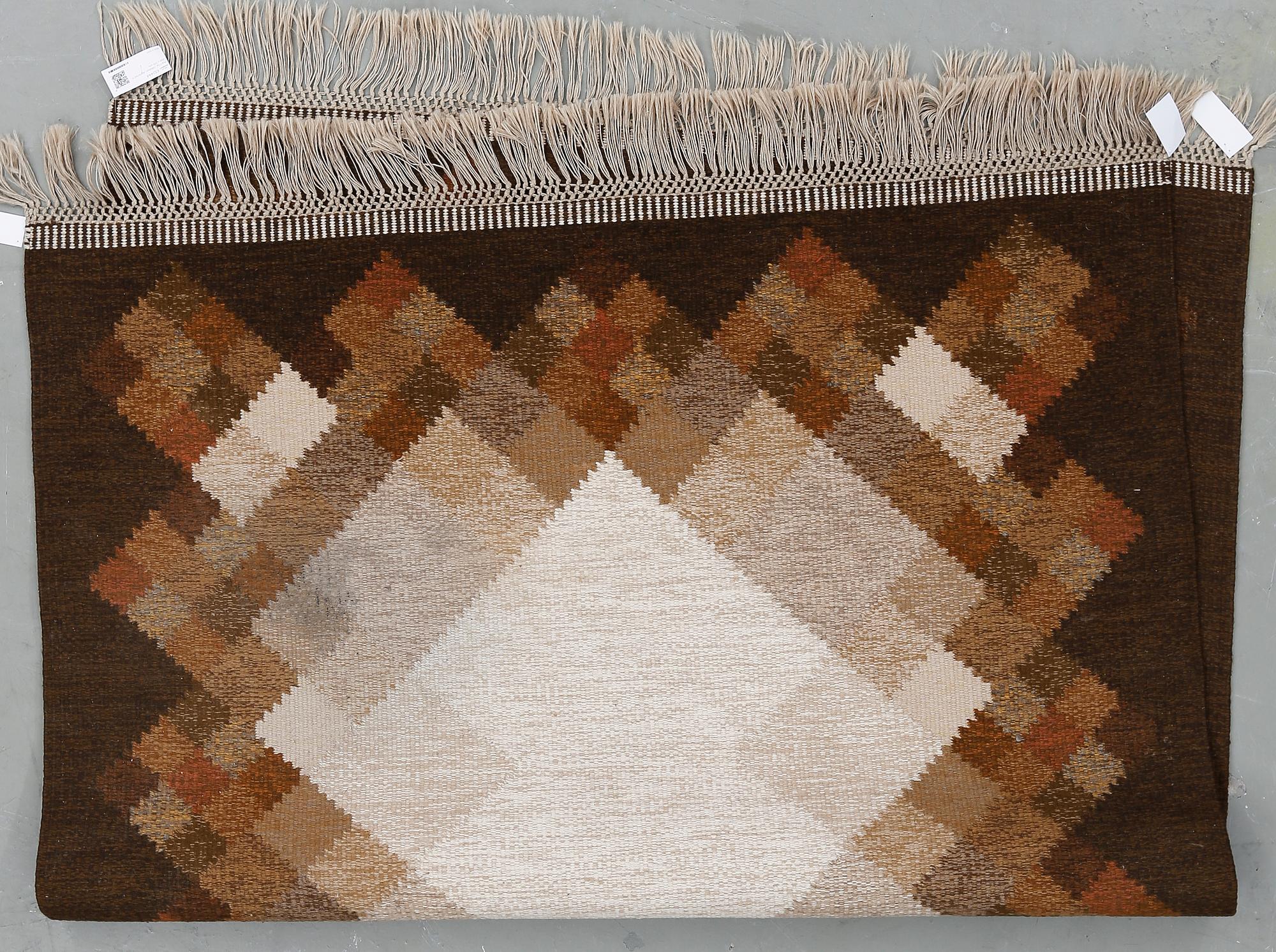 MATTA, röllakan, signerad S. 228 x 170 cm.