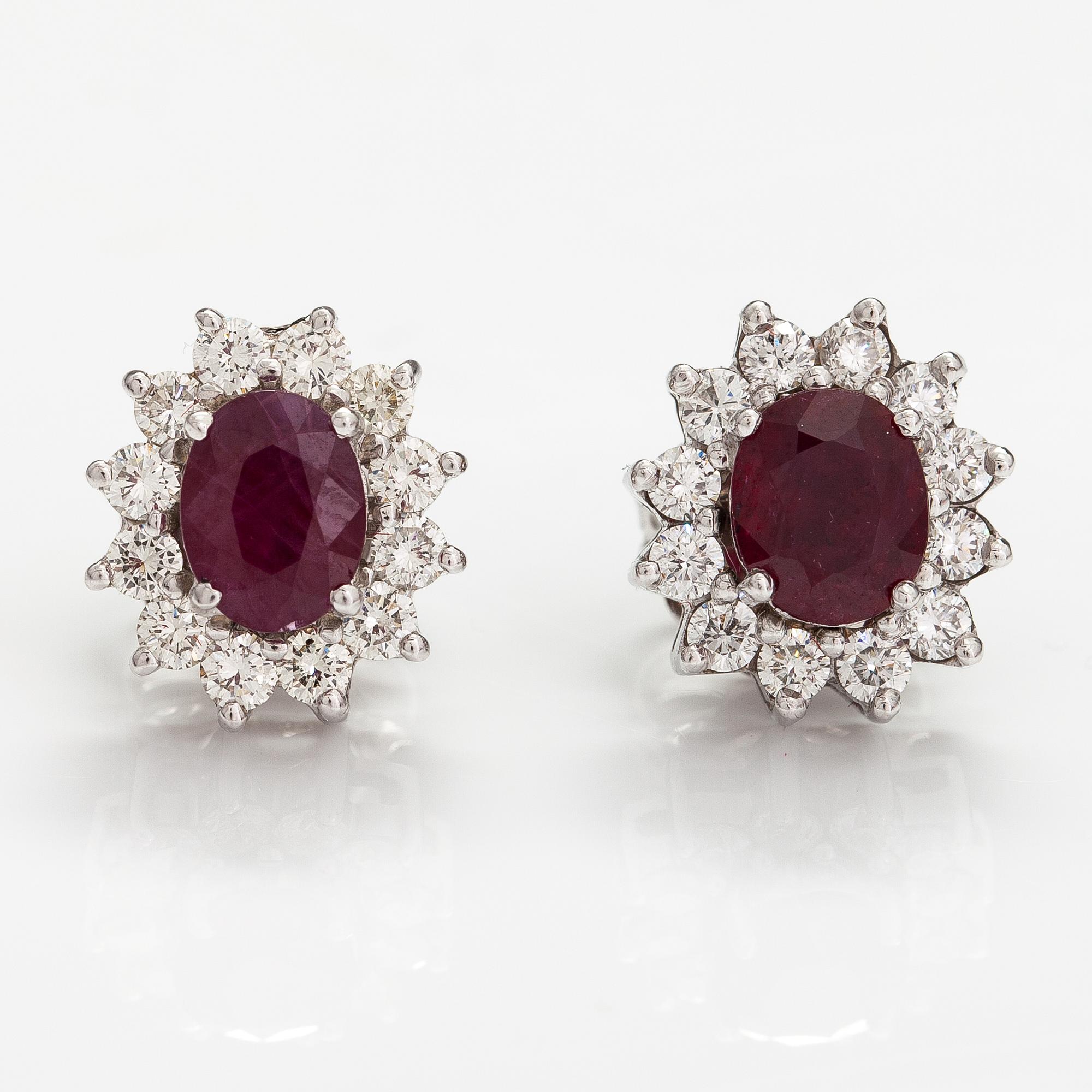 A pair of 18K white gold earrings with brilliant cut diamonds ca. 0.96 ct in total and rubies. Rubens, Helsinki.