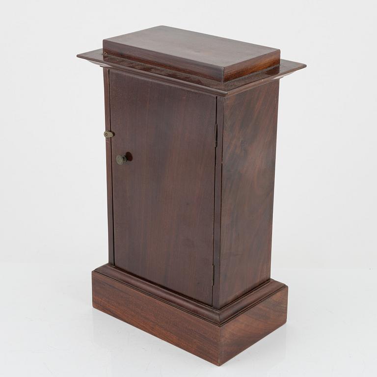 Bordspendyl, signerad  "Tarault à Paris", Empire, 1800-talets början.