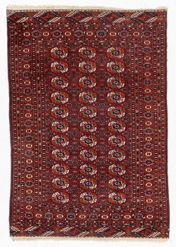 A semi-antique rug, Tekke, ca. 162 x 112 cm.