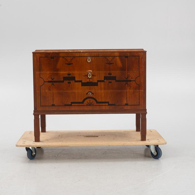 A Swedish Grace chest of drawers, 1920's/30's.