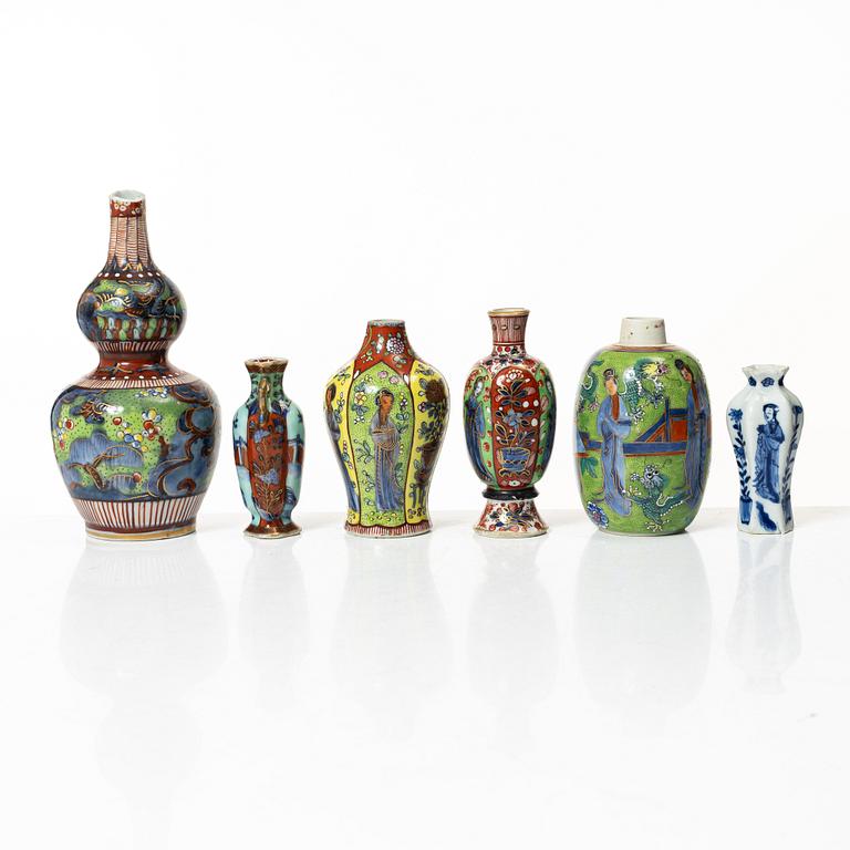 Six clobbered porcelain vases, China, Qingdynasty, 18th century.