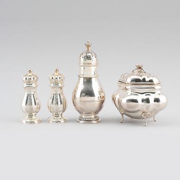 SILVERFÖREMÅL, 4 delar, 1900-talets andra hälft. Total vikt ca 376 g.