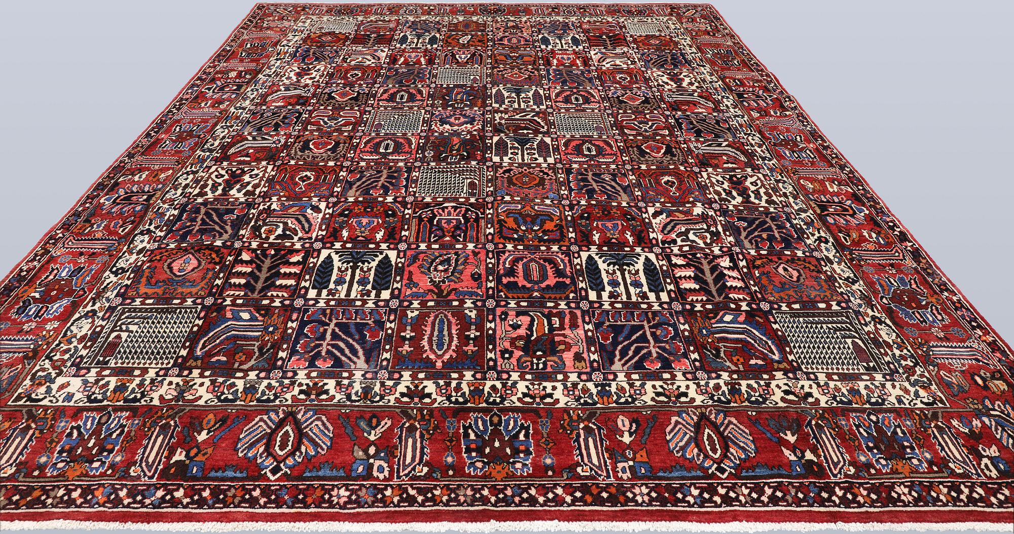 A Baktiari carpet, approx. 410 x 312 cm.