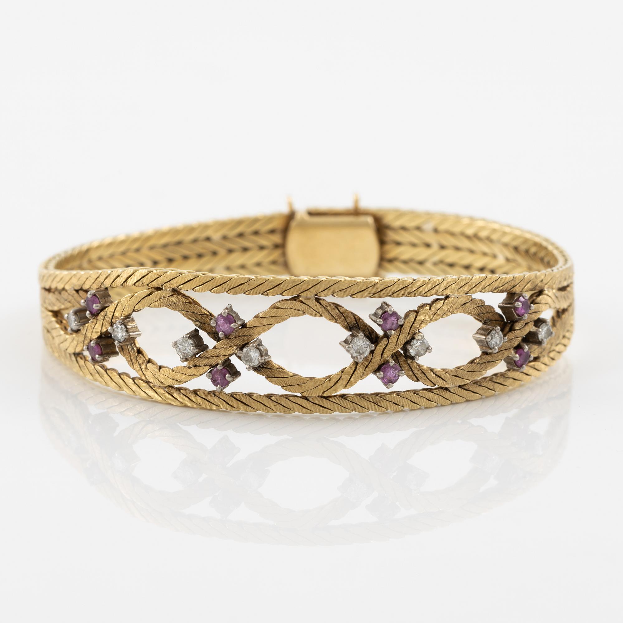 Bracelet 18K gold with rubies and brilliant-cut diamonds.