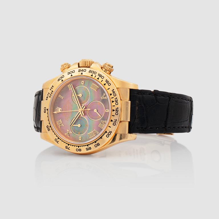 HERRUR, Rolex Daytona Cosmograph. Automatisk. Pärlemotavla. Ø 40 mm. Boett och spänne i 18K guld.