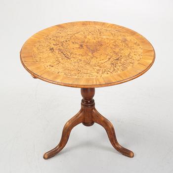 Drop-leaf table by Jacob Sjölin (master in Köping and Kungsör 1767-1785), alder root veneer. Branded number 214.
