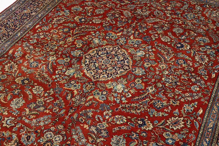 A carpet, Indo Tabriz, c. 281 x 216 cm.