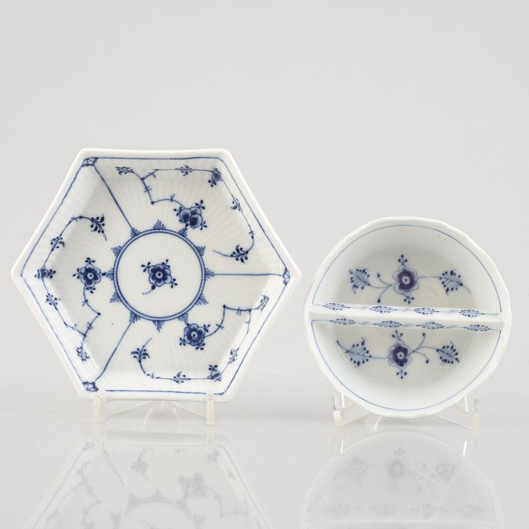 Two 'Blue Fluted' / 'Musselmalet rifflet' porcelain dishes, Royal Copenhagen, model 1 and 2138, 1898-1923 and later.