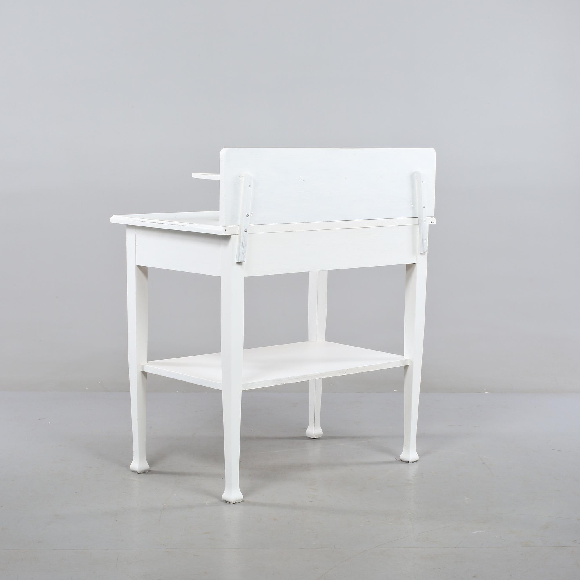 BORD/SKRIVBORD, jugend, 1900-talets första del.