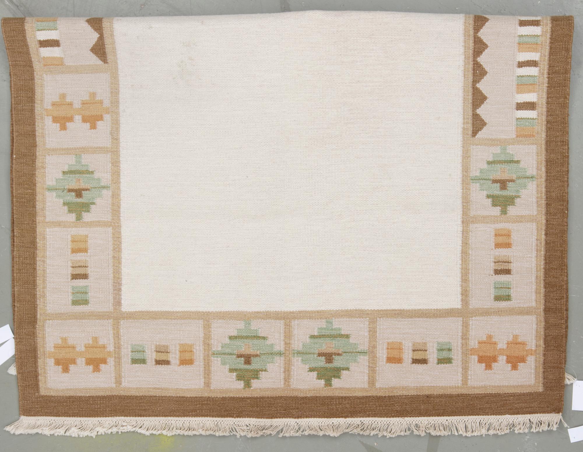 MATTA, rölakan. Ca 237x173 cm.